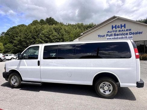 Used 2022 Chevrolet Express 3500 LS image 8