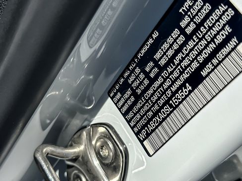Used 2025 Porsche Macan 4S Electric AWD/4WD image 29