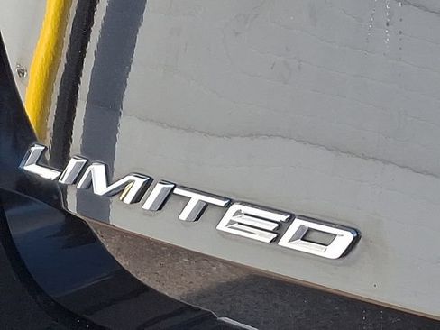 Used 2022 Ford Explorer Limited w/ Hybrid Equipment Group 310A AWD/4WD image 31