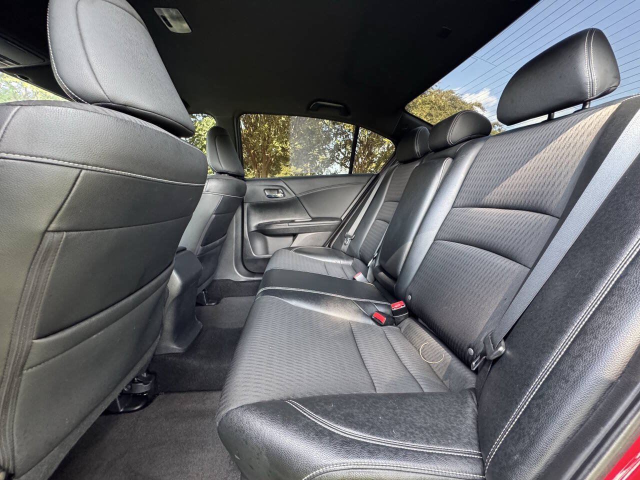 Used 2017 Honda Accord Sport image 14
