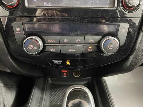 Used 2017 Nissan Rogue SL w/ SL Premium Package image 24