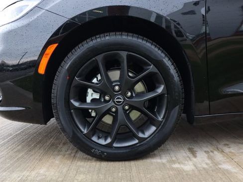 New 2026 Chrysler Pacifica Select FWD image 27