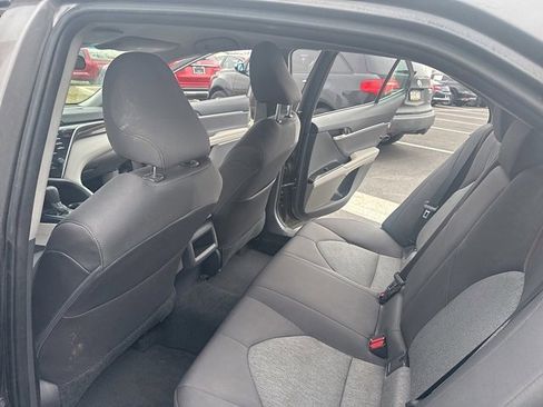 Used 2018 Toyota Camry LE image 12