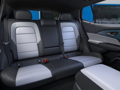 New 2026 Chevrolet Equinox EV LT image 24