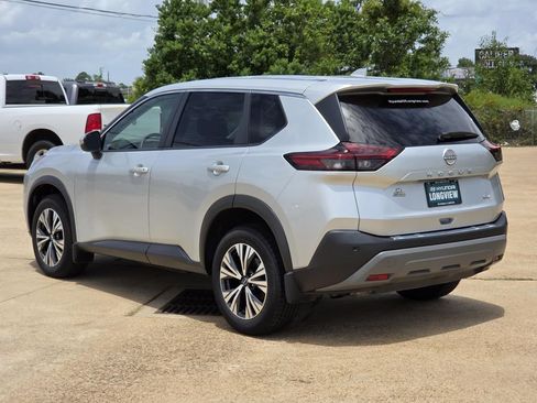Used 2022 Nissan Rogue SV FWD image 4