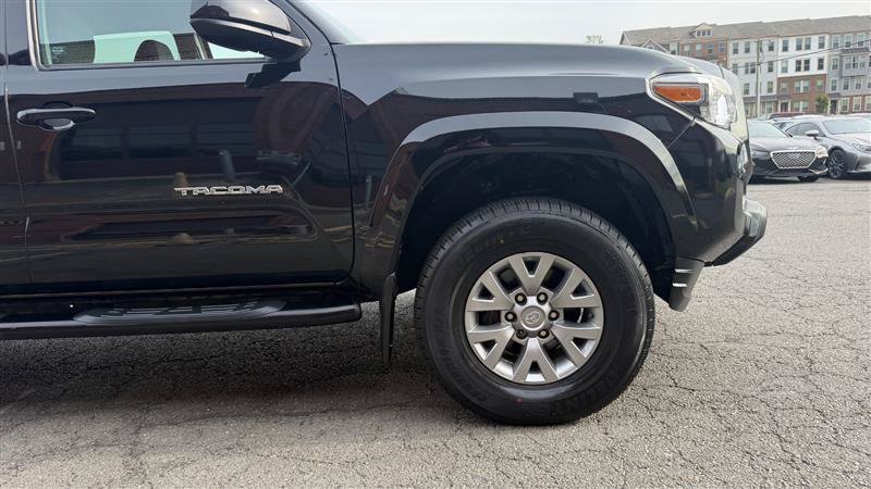 Used 2019 Toyota Tacoma SR5 AWD/4WD image 5