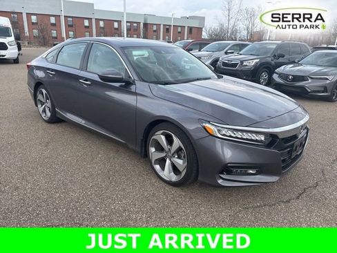 Used 2018 Honda Accord Touring image 2