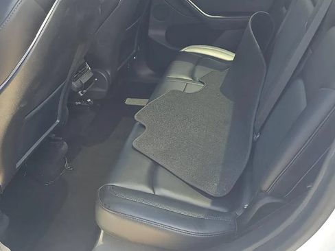 Used 2021 Tesla Model Y Long Range AWD/4WD image 6