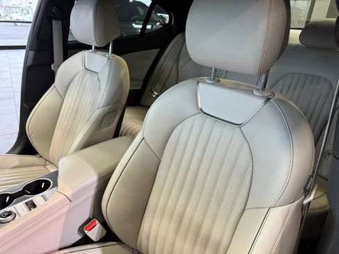 Used 2022 Genesis G70 3.3T image 9