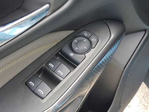 Used 2025 Chevrolet Trax ACTIV w/ Sunroof Package FWD image 21