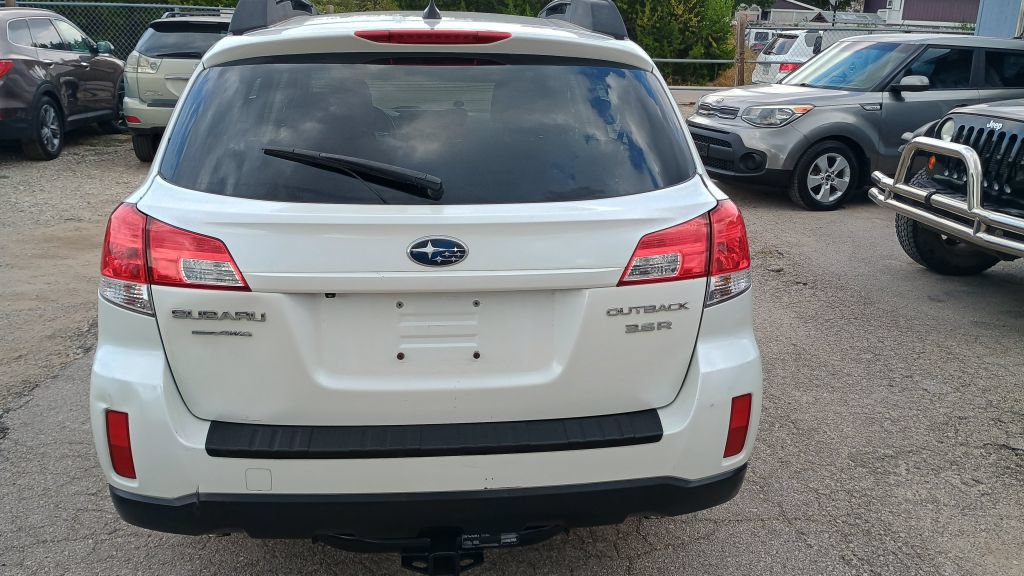 Used 2011 Subaru Outback 3.6R Limited w/ PWR Moonroof Pkg AWD/4WD image 6