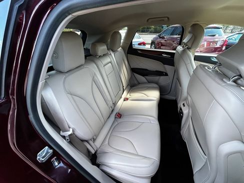 Used 2018 Lincoln MKC Select w/ Select Plus Package image 19