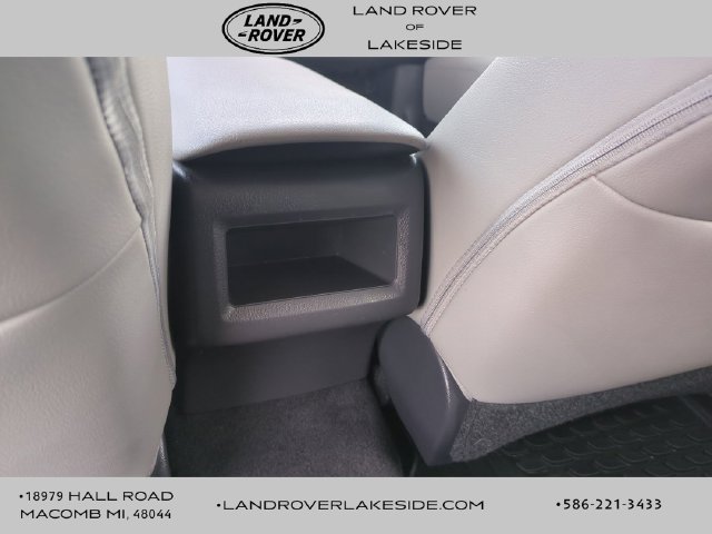Used 2019 Toyota Camry SE FWD image 13