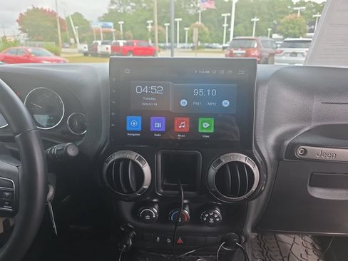Used 2016 Jeep Wrangler Unlimited Sport w/ Connectivity Group AWD/4WD image 16