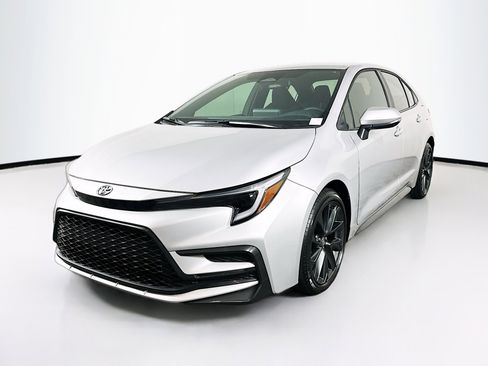 Used 2026 Toyota Corolla SE FWD image 3
