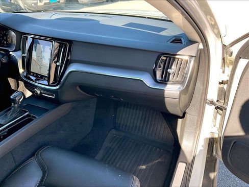 Used 2020 Volvo V60 T5 Cross Country w/ Protection Package image 12