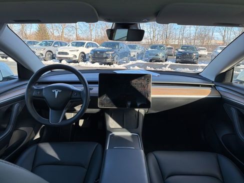 Used 2023 Tesla Model 3 Standard Range image 12