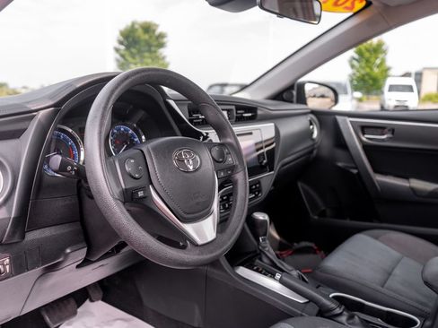 Used 2019 Toyota Corolla LE FWD image 19