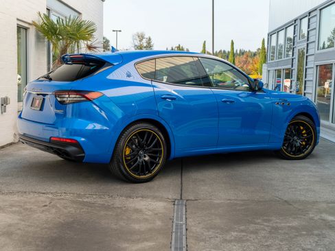 Used 2022 Maserati Levante F Tributo image 9