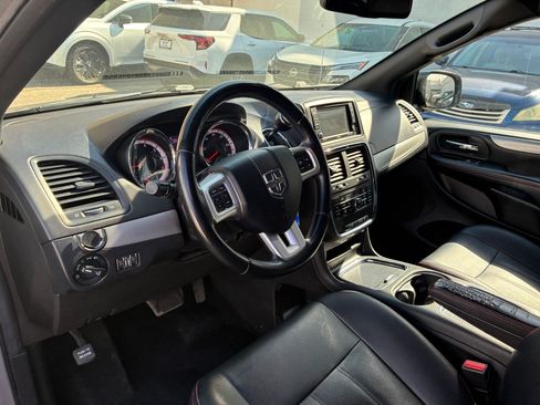 Used 2019 Dodge Grand Caravan GT FWD image 16