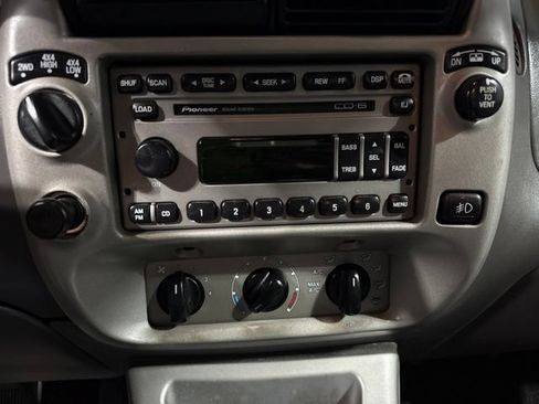 Used 2001 Ford Explorer Sport Trac 4x4 image 16