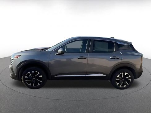 Used 2025 Nissan Kicks SV image 9