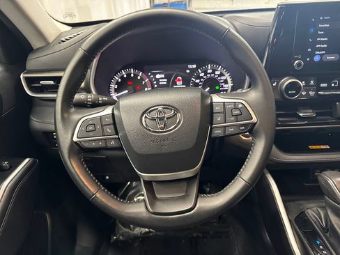Used 2023 Toyota Highlander XLE AWD/4WD image 14