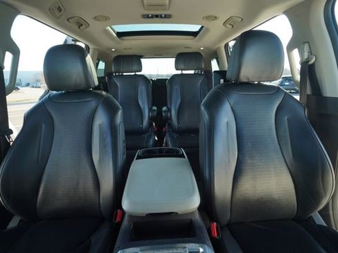 Used 2022 Kia Carnival SX Prestige image 36