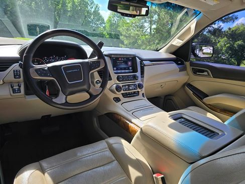 Used 2015 GMC Yukon XL Denali w/ Premium Package RWD image 4