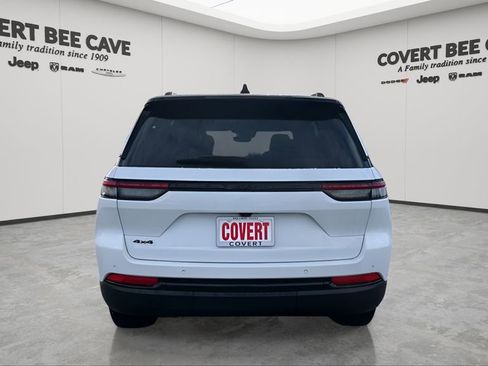 New 2025 Jeep Grand Cherokee Altitude image 8