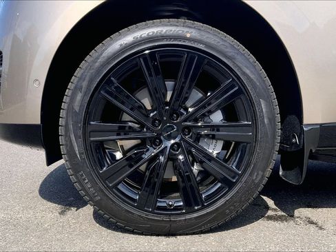 New 2026 Land Rover Range Rover SE image 11