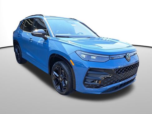 New 2025 Volkswagen Tiguan SE R-Line image 3