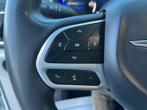 Used 2022 Chrysler Pacifica Touring-L image 29