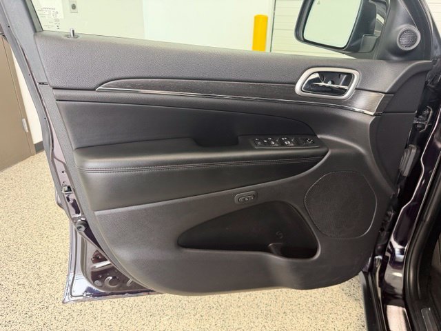 Used 2018 Jeep Grand Cherokee Limited AWD/4WD image 8