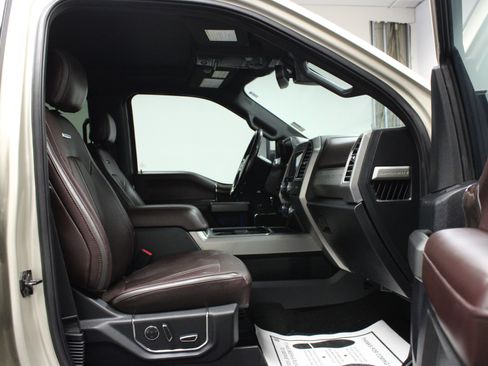 Used 2017 Ford F250 Platinum w/ Platinum Ultimate Package AWD/4WD image 16