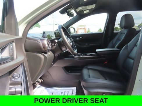 Used 2025 Chevrolet Equinox LT w/ Convenience Package II AWD/4WD image 17