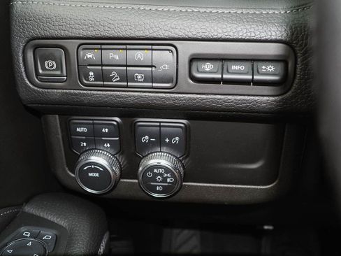 Used 2022 GMC Yukon Denali AWD/4WD image 28