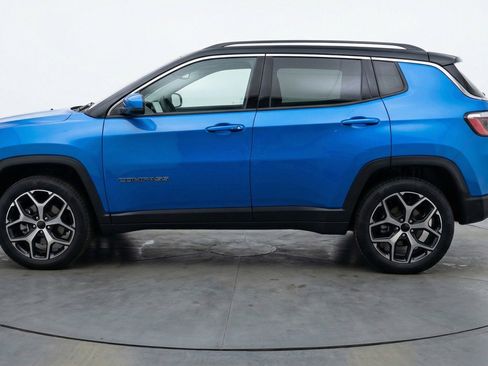 Used 2025 Jeep Compass Limited AWD/4WD image 5