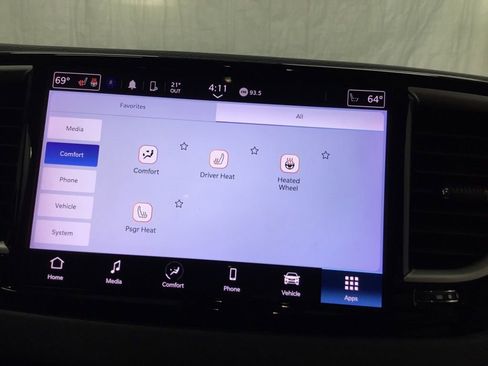 Used 2023 Chrysler Pacifica Touring-L image 28