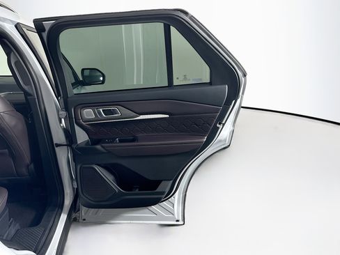 Used 2025 Ford Explorer Platinum w/ LUX Leather Package image 34
