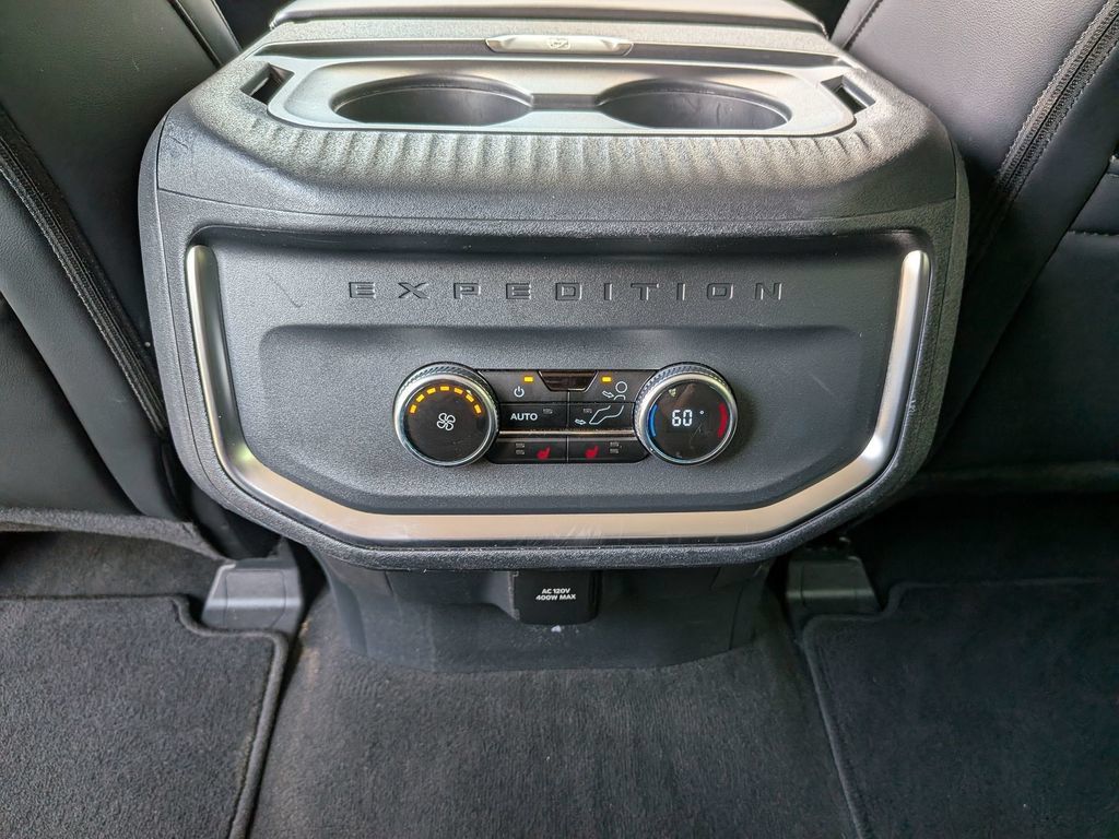 Used 2025 Ford Expedition Platinum AWD/4WD image 40