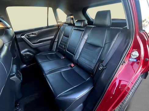 Used 2019 Toyota RAV4 XLE Premium image 26