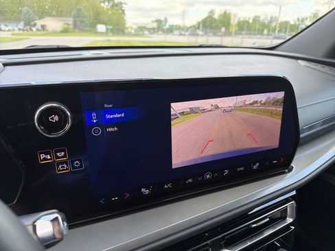 Certified 2026 Chevrolet Traverse LT FWD image 27