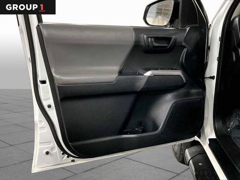 Used 2021 Toyota Tacoma SR5 AWD/4WD image 22