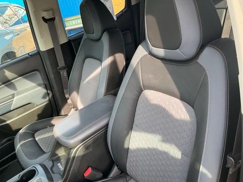 Used 2022 Chevrolet Colorado Z71 AWD/4WD image 18