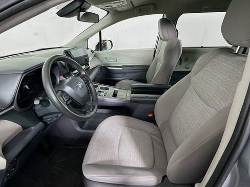 Used 2022 Toyota Sienna LE image 11