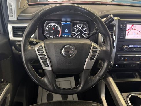 Used 2019 Nissan Titan Platinum Reserve AWD/4WD image 10