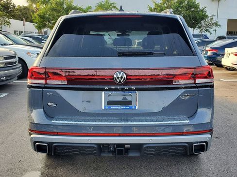 New 2026 Volkswagen Atlas Peak Edition image 4