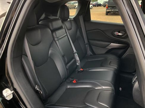 Used 2019 Jeep Cherokee Latitude Plus FWD image 20
