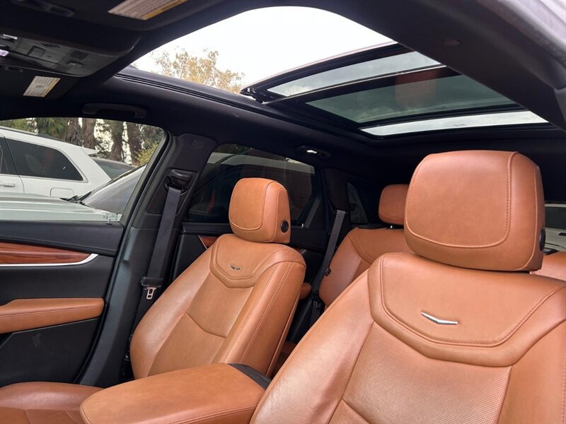 Used 2020 Cadillac XT5 Premium Luxury FWD image 12